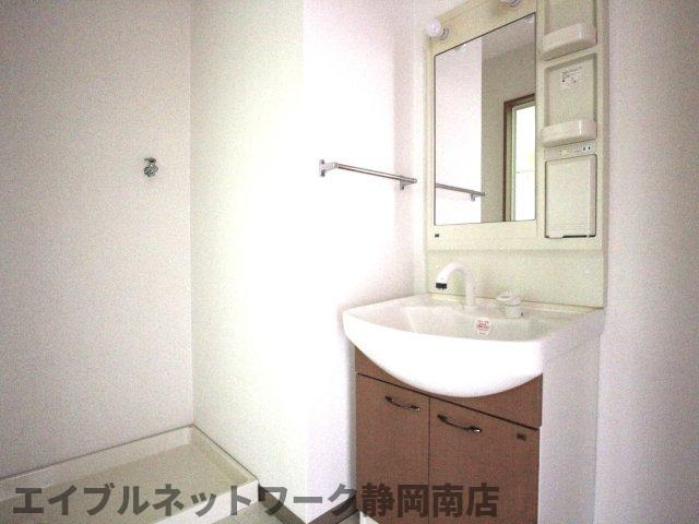 洗面設備　スペースが確保できる洗面所です