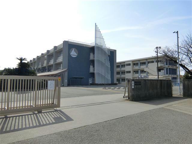 【碧南市入船町のマンションの小学校】