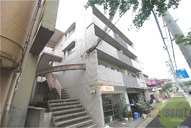 神戸市垂水区本多聞のマンションの建物外観