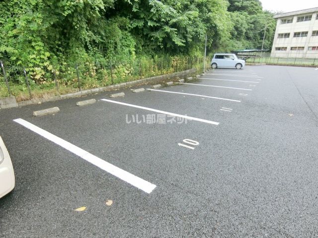 【日立市東滑川町のアパートの駐車場】