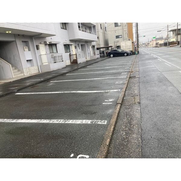 【豊橋市宮下町のマンションの駐車場】