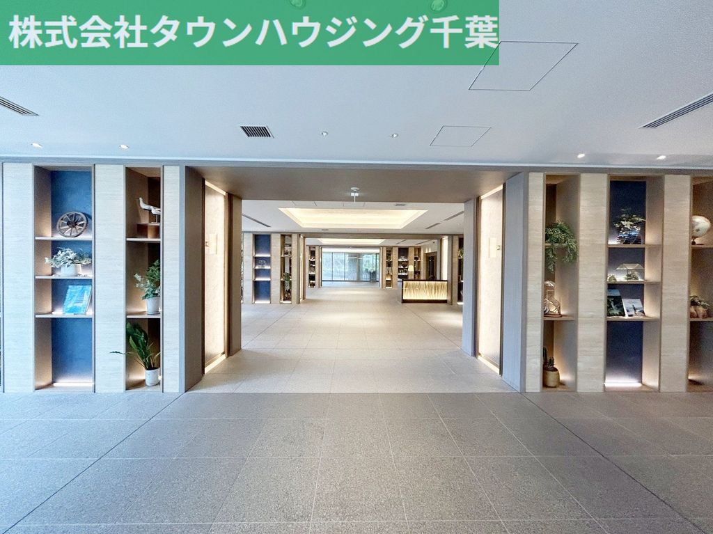 【千葉市美浜区若葉のマンションのエントランス】