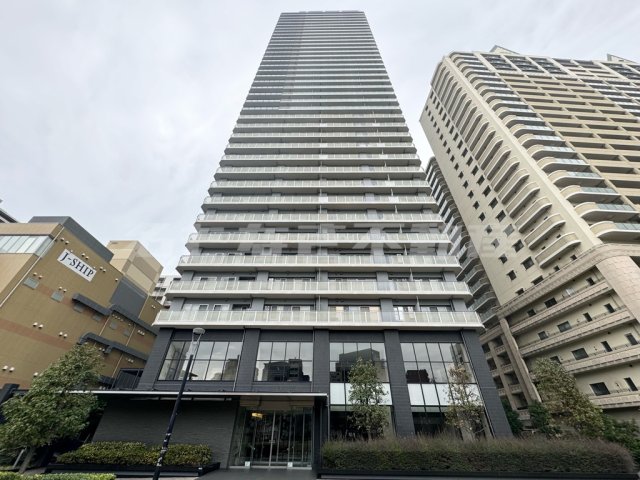 大阪市浪速区湊町のマンションの建物外観