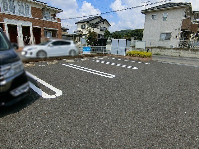 【太田市藪塚町のアパートの駐車場】