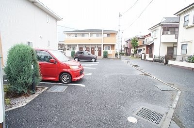 【コスモス花影壱番館の駐車場】