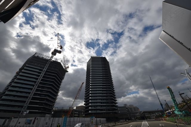 【福岡市中央区地行浜のマンションのエントランス】