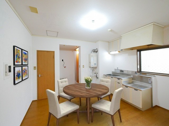 居室・リビング　CGで家具等を配置したもので家具等は含まれません