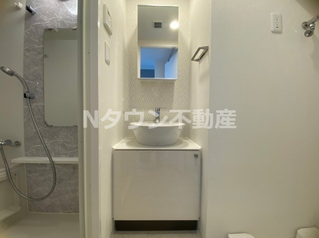 洗面設備　使いやすい独立洗面台です