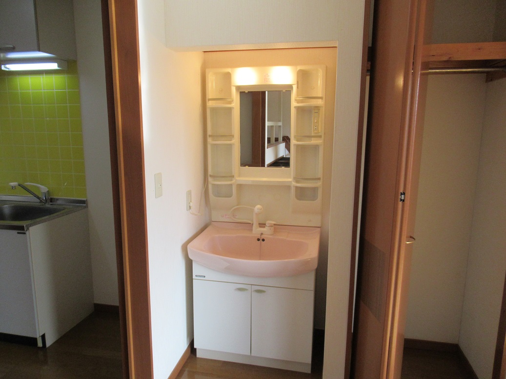 洗面設備　シャワードレッサー