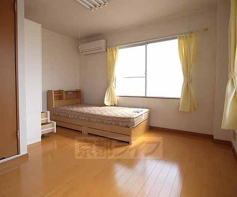 居室・リビング　家具付きのお部屋です。