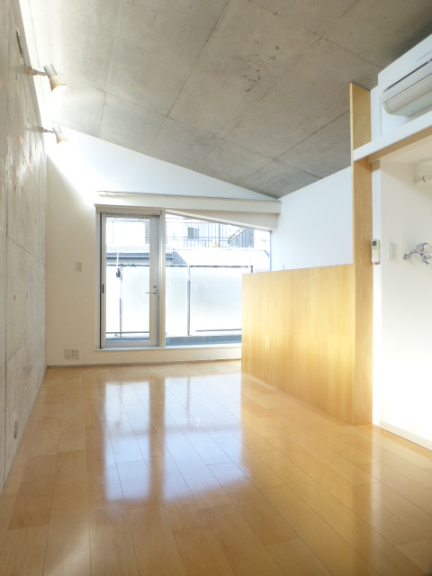 居室・リビング　内観1