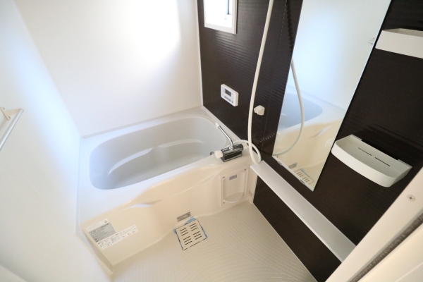 バス・シャワールーム　追い炊き機能完備で長湯にも対応できるポイントです