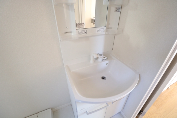 洗面設備　忙しい朝の身支度にも大活躍で便利な独立洗面台！