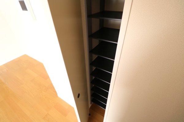 玄関　大容量のシューズボックス設置で靴の収納◎