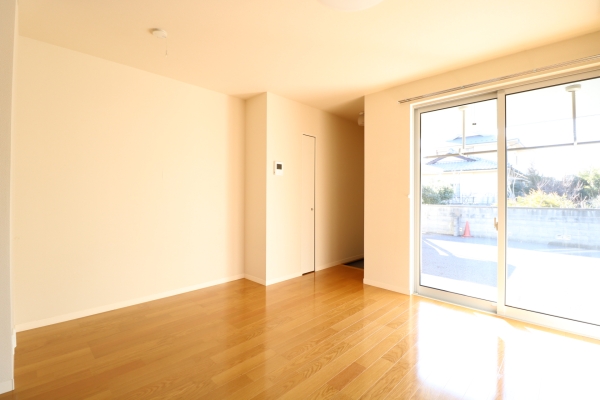 居室・リビング　木のぬくもりを感じられる洋室です。