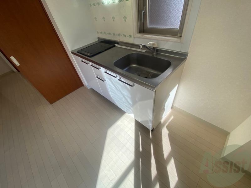 キッチン　キッチンにはＩＨクッキングヒーターも完備です！