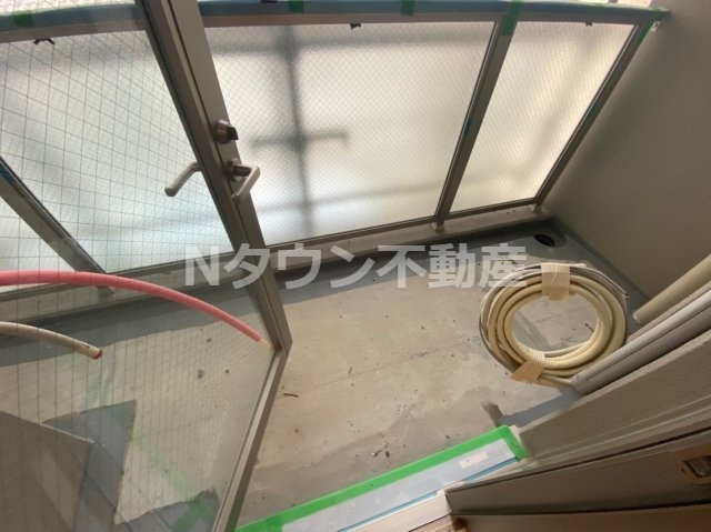 バルコニー　暖かな日差しのふりそそぐバルコニー