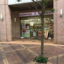 コンビニ　セブンイレブン 港区三田1丁目店（コンビニ）まで212m