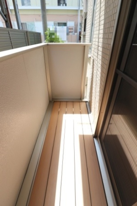 バルコニー　暖かな日差しのふりそそぐバルコニー