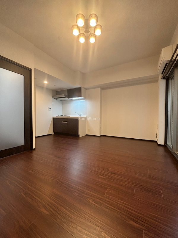 居室・リビング　こちらの居間で趣味の時間をお楽しみください