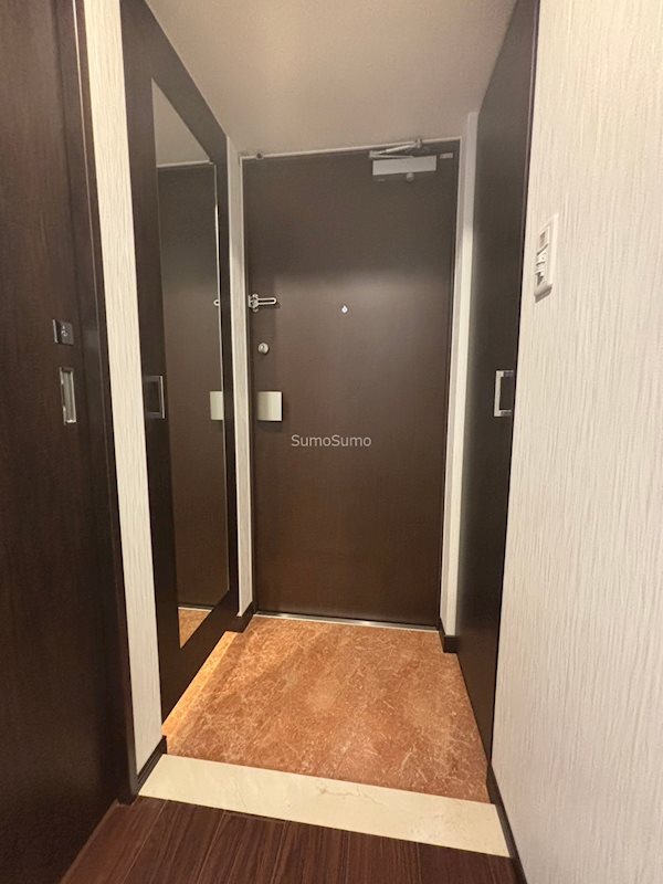 玄関　収納もある玄関です