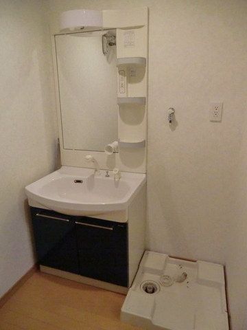 洗面設備　シャンプードレッサー付独立洗面台