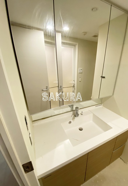 洗面設備　身支度に便利な洗面台！