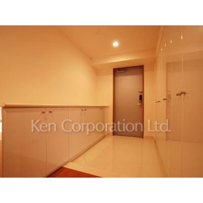 玄関　同タイプ23階のお部屋を撮影。仕様が異なることがあります。