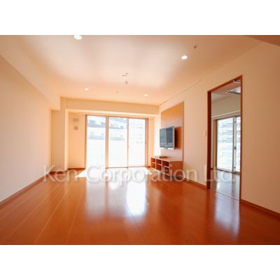 居室・リビング　同タイプ23階のお部屋を撮影。仕様が異なることがあります。