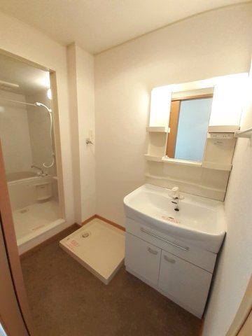 洗面設備　コンパクトで使いやすい洗面所