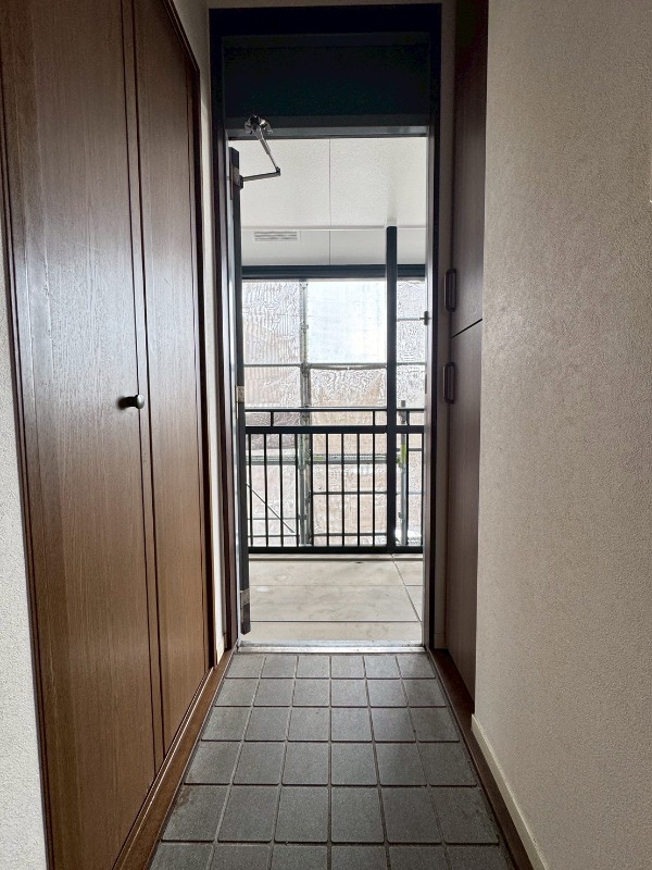 玄関　※別部屋参考写真