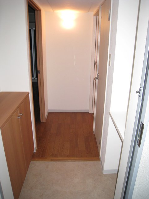 玄関　同物件別号室の写真です。