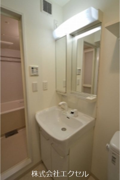 洗面設備　同物件の別のお部屋の写真です。