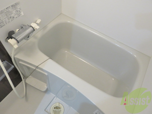 バス・シャワールーム　ゆっくり入れそうな大きさのお風呂ですね～。