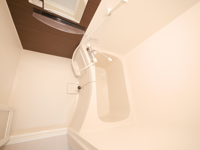 バス・シャワールーム　★明るいバスの写真です★