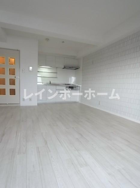 居室・リビング　こちらの居間で趣味の時間をお楽しみください