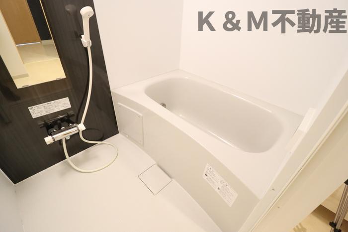 バス・シャワールーム　落ち着いた空間のお風呂です