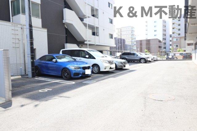 駐車場　駐車場に車を止められます