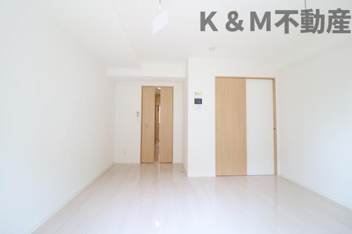 居室・リビング　こちらのリビングで趣味の時間をお楽しみください