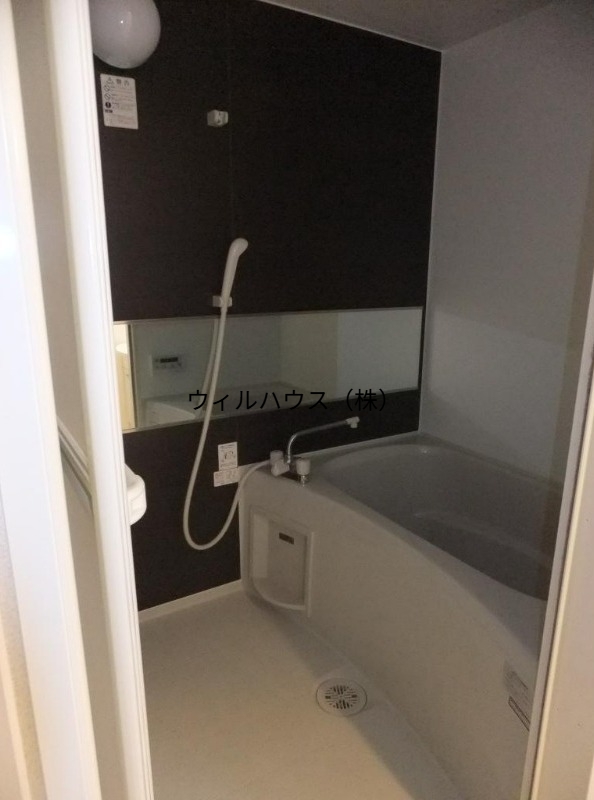 バス・シャワールーム　追い焚き機能付きバス！