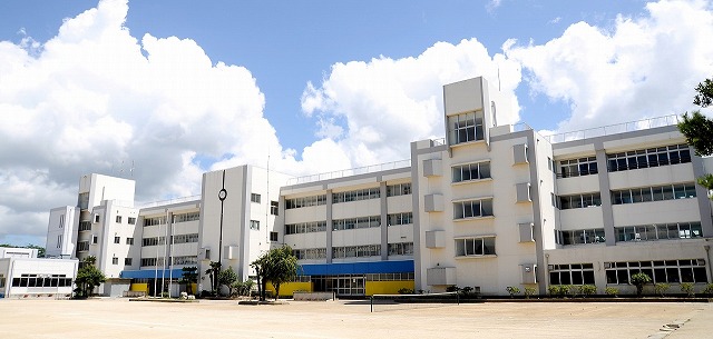 中学校　四街道市立四街道西中学校（中学校）まで1096m