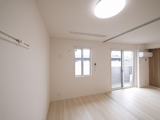 その他部屋・スペース　落ち着いて過ごせるお部屋なので、寝室にいかがでしょうか