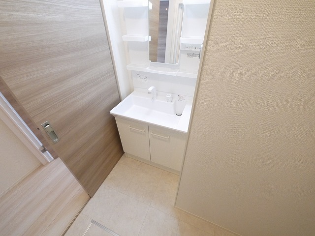 洗面設備　独立洗面台です