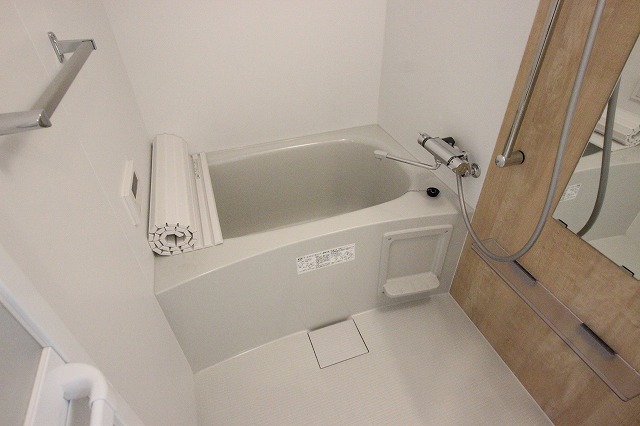 バス・シャワールーム　同物件別号室のものです。