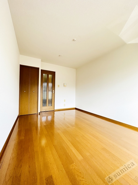 居室・リビング　広々とした７．６帖の洋室です＾＾