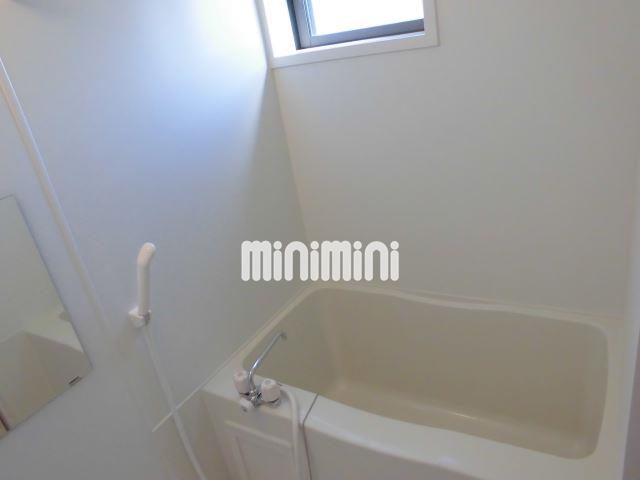 バス・シャワールーム　窓があって明るく換気もできます