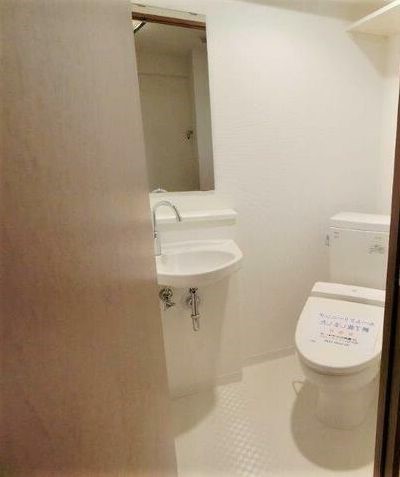トイレ　独立型のトイレルーム☆(同一仕様写真)