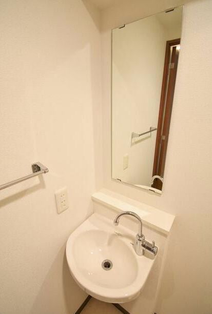 洗面設備　嬉しい独立洗面台☆温水洗浄機能付トイレ(同一仕様写真)