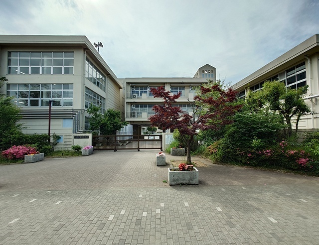 小学校　横浜市立都筑小学校（小学校）まで497m