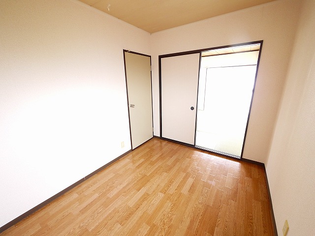 その他部屋・スペース　広々とした洋室です